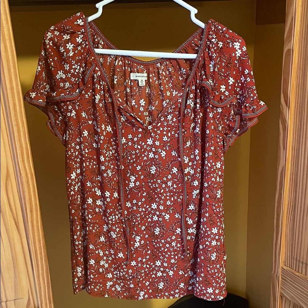 Max Studio Rust and White Floral Blouse